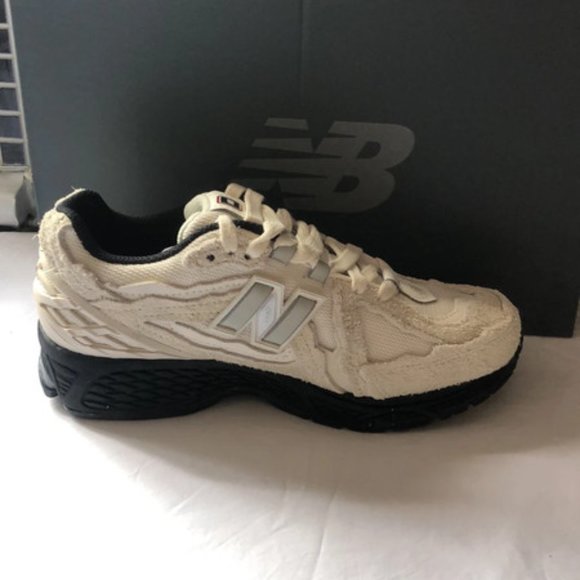 New Balance Running Trainers - Picture 3 of 8